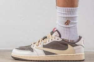 Travis Scott x Air Jordan 1 Low OG “Reverse Mocha"